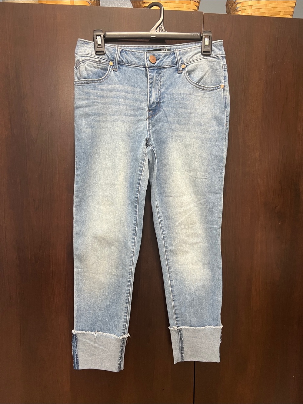 1822 Denim Taylor Light Blue Cropped Cuffed Jeans Sz 8 nwot